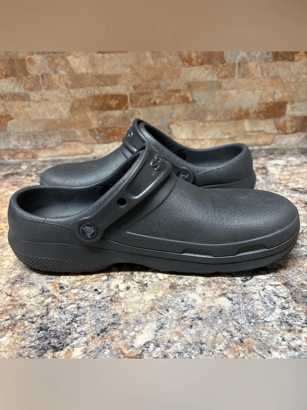 CROCS ICONIC COMFORT BLACK CLOGS Men’s Size 8 Women’s Size 10